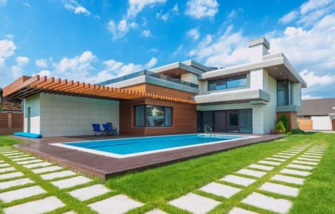 Contemporary house with pool